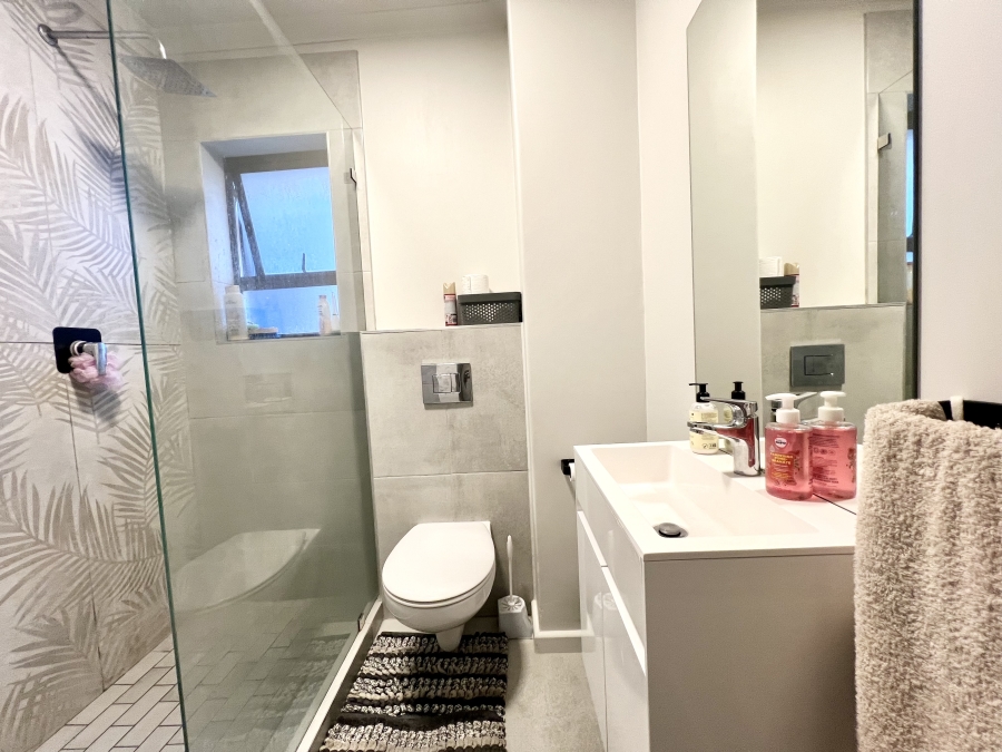 1 Bedroom Property for Sale in Table View Western Cape